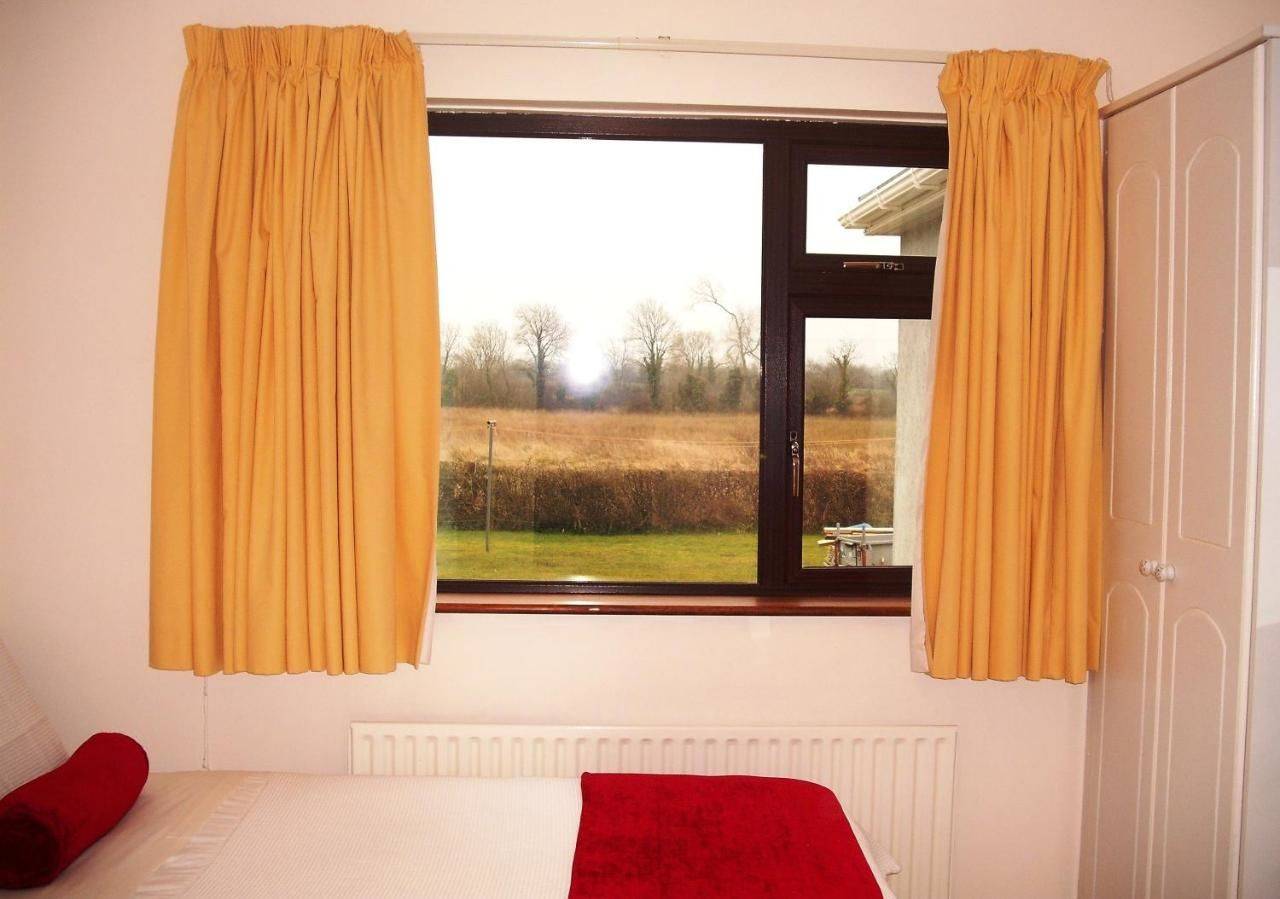 Фотографии номера Двухместный номер с 2 отдельными кроватями в  Maryville Bed and Breakfast Нина